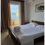Beachside Golden Apartment *